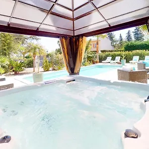 Maison d'hôtes 35 De, Saint Aygulf